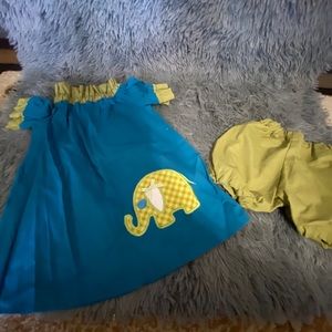 Boutique outfit ( doesn’t have size)